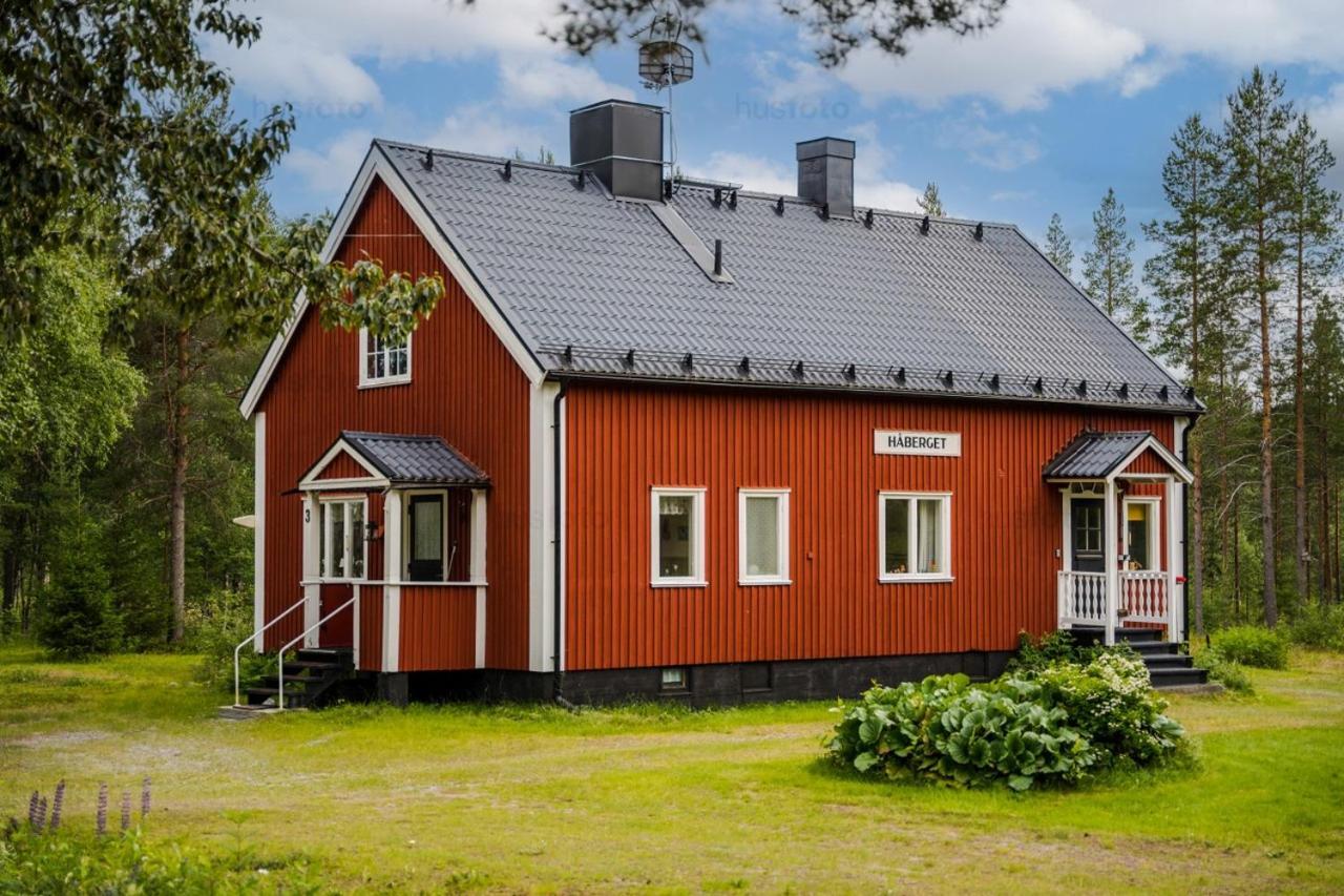 Fjaellnaera Stuga Med Laengdspar & Sjoe I Naerheten Vemhan Exterior photo